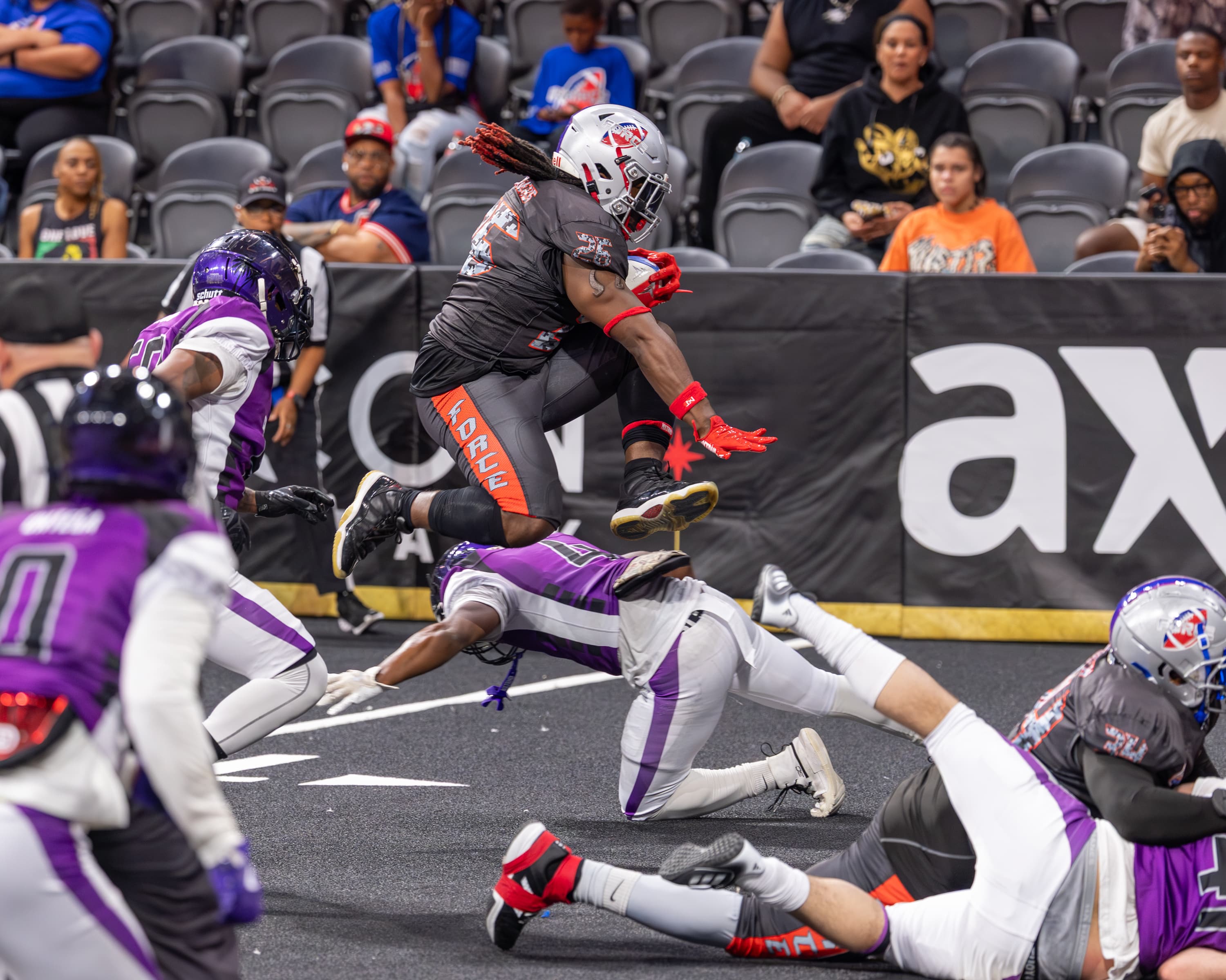 Vegas Force Defeat Desert Sentinels 32-19 Behind Deon Fox's Two Touchdown Passes